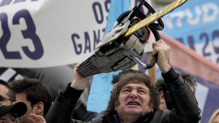 Arjantinliler ekonomik krizin gölgesinde sandık başına gidiyor