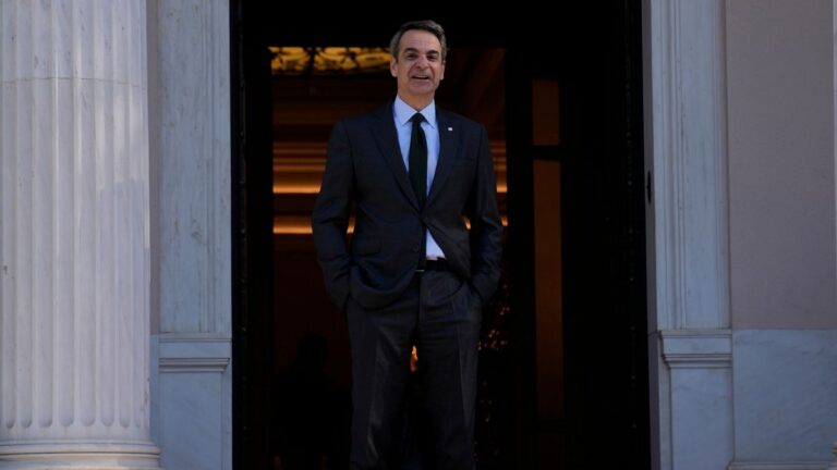 Yunanistan’da Ortodoks Kilisesi’nin itirazlarına rağmen eşcinsel evlilikler yasallaşıyor