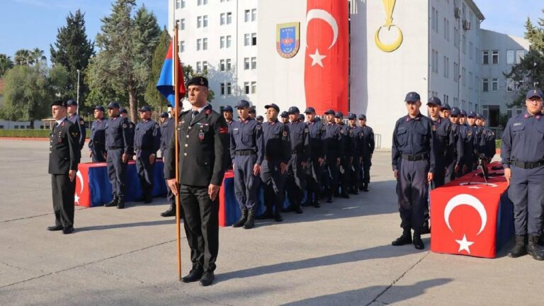 Adana’da eğitimlerini tamamlayan acemi erler yemin etti