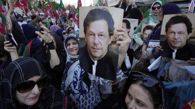 Pakistan: Devlet hediyeleri davasında Eski Başbakan Han’a verilen ceza ertelendi