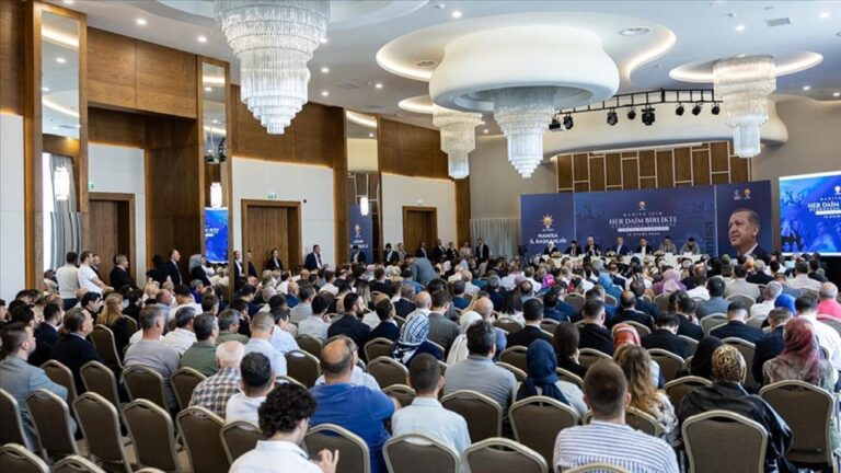 AK Parti “Türkiye Buluşmaları”na hız verdi