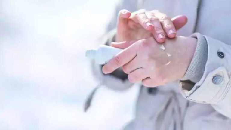 Ellerim üşüdü deyip geçmeyin! Cilt sağlığını yerle bir ediyor