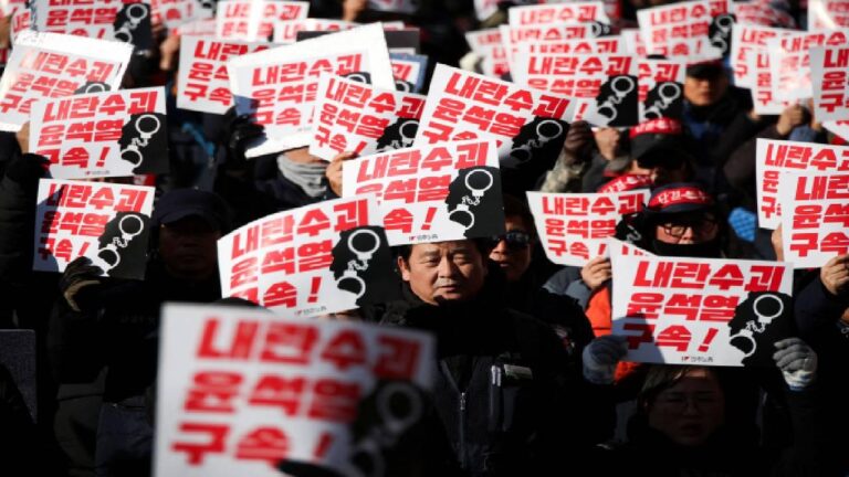 Güney Kore’de Devlet Başkanı Yoon’un azli için Ulusal Meclis yakınlarında gösteri düzenlendi