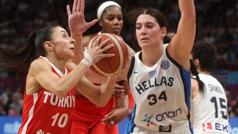 A Milli Kadın Basketbol Takımı Avrupa Şampiyonası’nda çeyrek finale yükseldi
