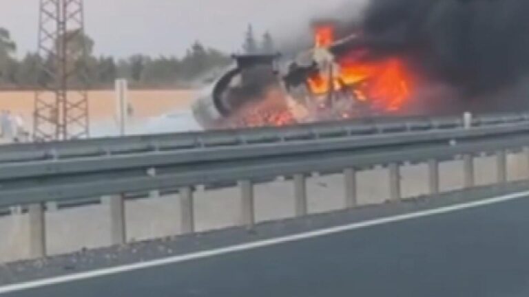 Anız yangını seyir halindeki yakıt yüklü tankere sıçradı