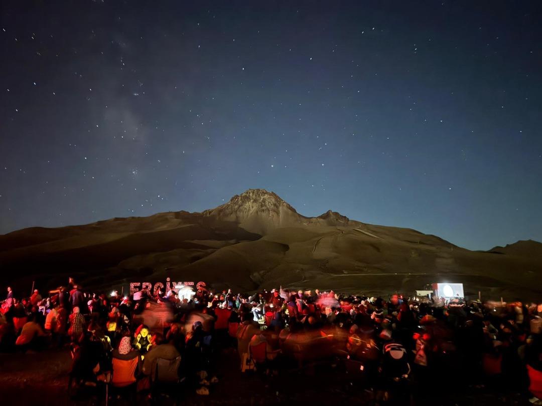 Gökyüzünde Eşsiz Manzara: Sakarya, Erzincan, Kayseri ... Perseid Meteor Yağmur 4 4