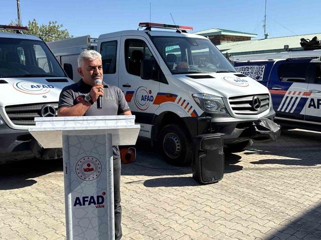 Marmara depreminde hayatını kaybedenler Van 2'de anıldı.