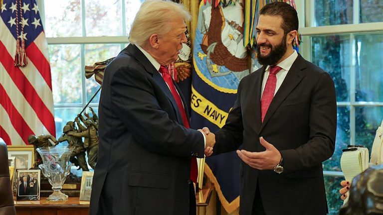 Trump Beyaz Saray’da Suriye’nin geçici Devlet Başkanı Şara’yı ağırladı