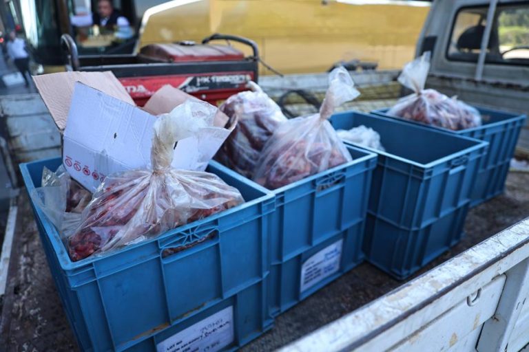 Otobüsün bagajında tonlarca kaçak et ele geçirildi