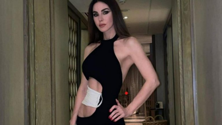 53 yaşındaki Defne Samyeli’den bikinili pozlar! O detay gözlerden kaçmadı